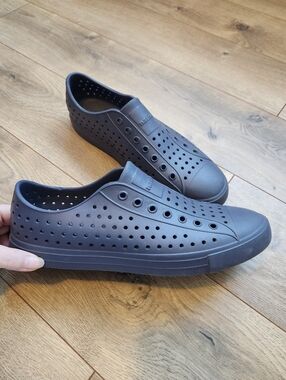 Mens 9 Women's 11 Navy Native Shoes
